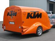 PKW-Anh�nger aus GFK zum Transport von Enduro Motorr�dern